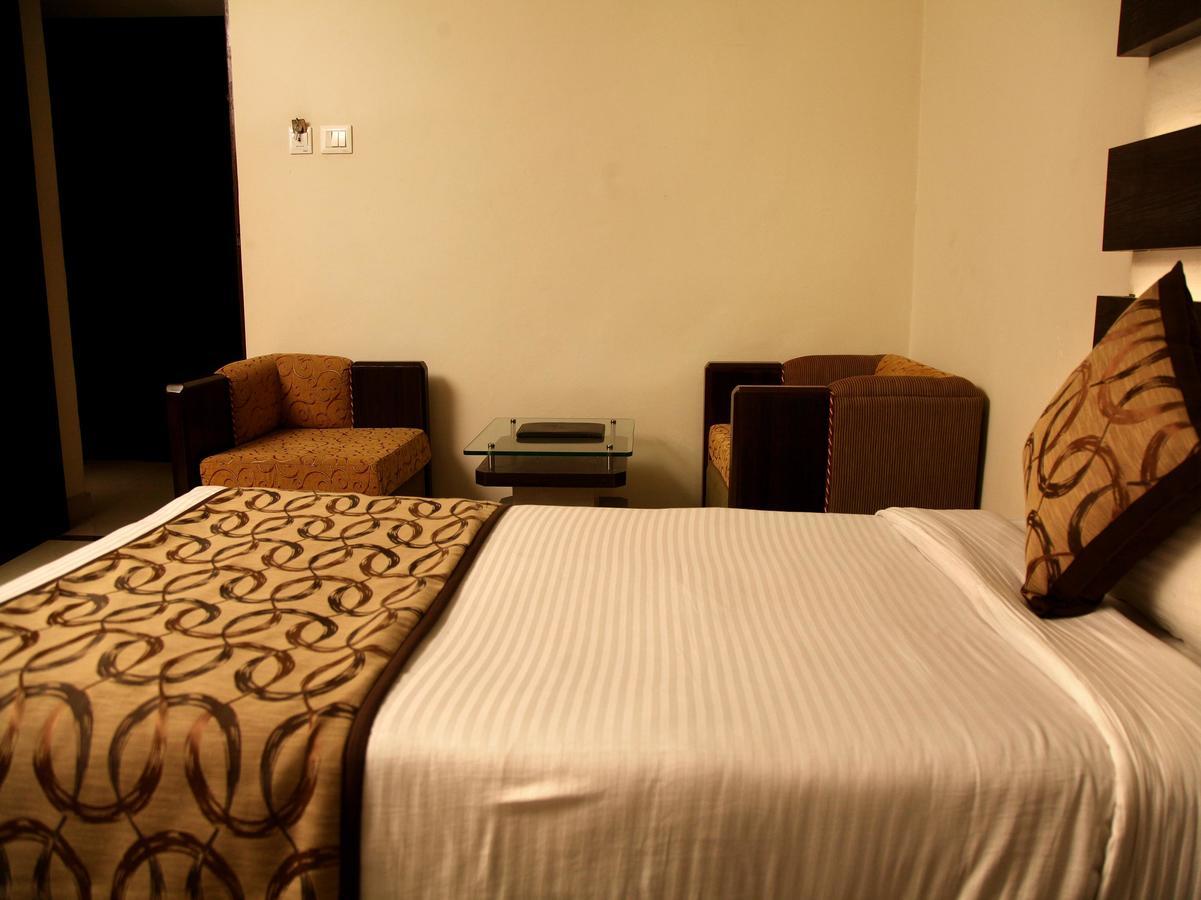 Oyo 905 Galaxy View Hotel Prayagraj Exterior photo